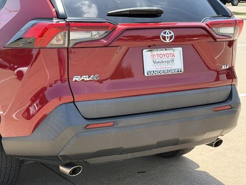 Used 2022 Toyota RAV4 XLE FWD image 6