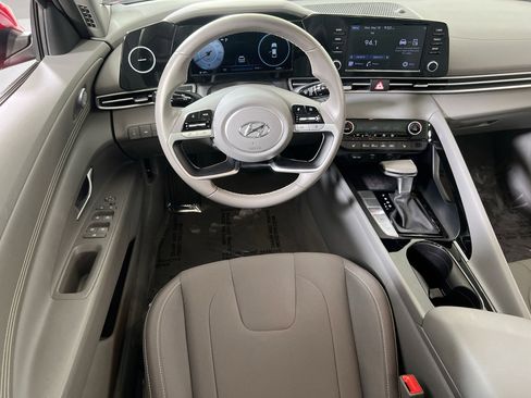 Used 2022 Hyundai Elantra SEL w/ Convenience + Premium Package FWD image 22