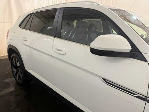 Certified 2024 Volkswagen Atlas Cross Sport SE image 11