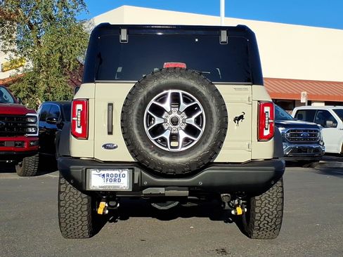 Used 2025 Ford Bronco Badlands image 4