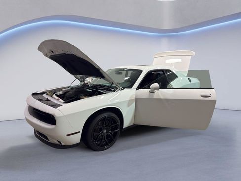 Used 2018 Dodge Challenger SXT Plus RWD image 12
