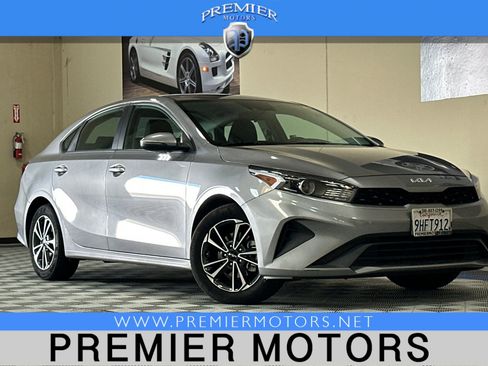 Used 2023 Kia Forte LXS w/ LXS Technology Package FWD image 1