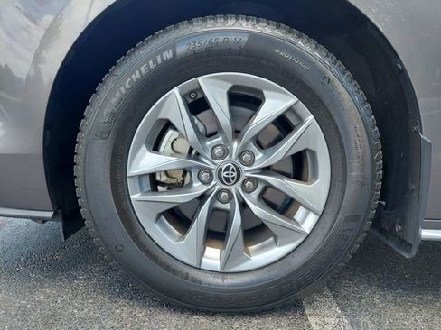 Used 2021 Toyota Sienna XLE w/ XLE Plus Package AWD/4WD image 34