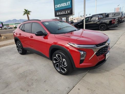 New 2026 Chevrolet Trax RS w/ Driver Confidence Package image 2