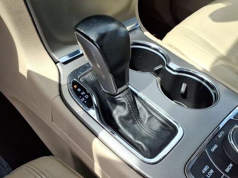 Used 2021 Jeep Grand Cherokee Limited AWD/4WD image 23