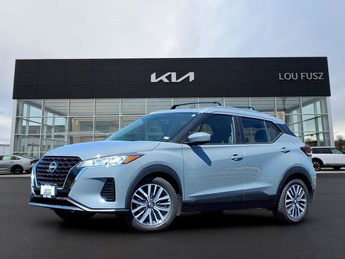 Used 2022 Nissan Kicks SV w/ Exterior Package FWD image 1