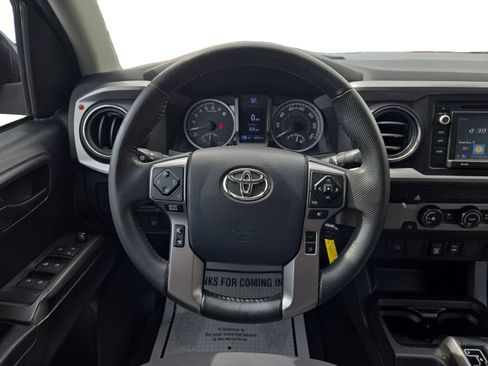 Used 2019 Toyota Tacoma SR5 RWD image 18
