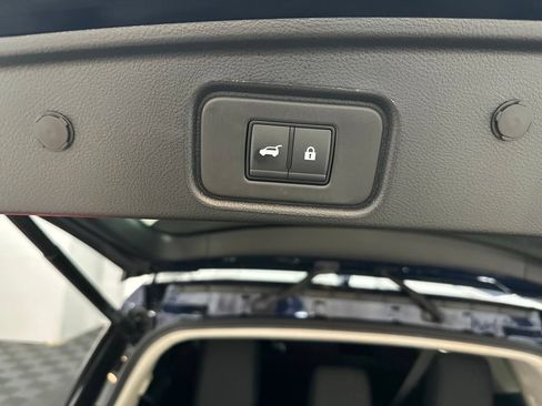 Used 2025 Nissan Pathfinder SV AWD/4WD image 38