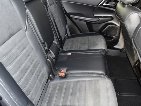 Used 2025 Mitsubishi Outlander SE AWD/4WD image 44