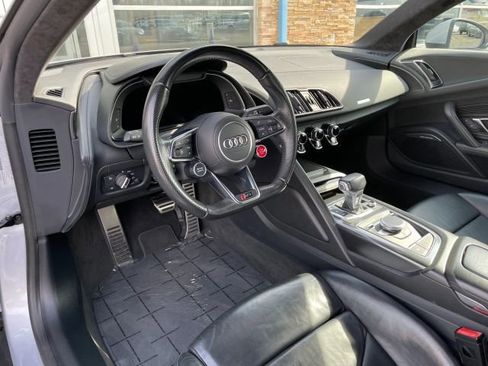 Used 2017 Audi R8 V10 image 2
