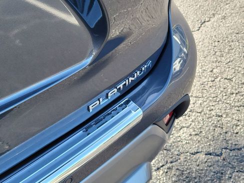 New 2025 Toyota Highlander Platinum image 8