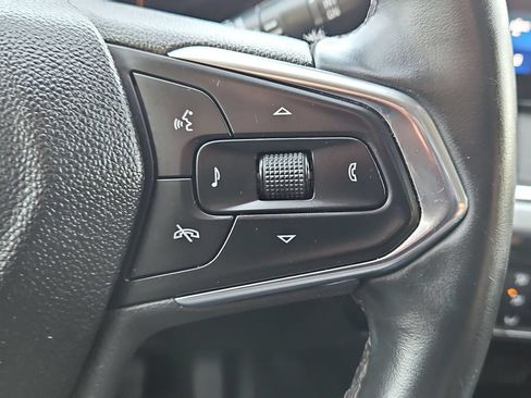 Used 2025 Chevrolet Trax LT w/ LT Convenience Package FWD image 22