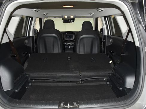 Used 2025 Kia Soul LX w/ LX Technology Package FWD image 30