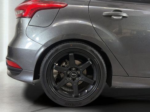 Used 2017 Ford Focus ST FWD image 35