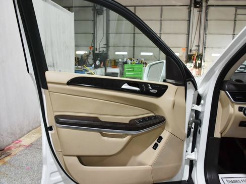 Used 2017 Mercedes-Benz GLS 550 4MATIC image 10