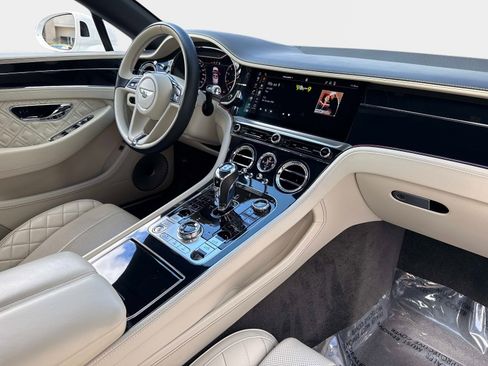 Used 2020 Bentley Continental GT V8 image 28