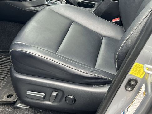 Used 2017 Toyota RAV4 Limited image 11