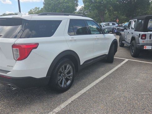 Used 2021 Ford Explorer XLT w/ Equipment Group 202A AWD/4WD image 4