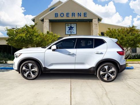 Used 2024 Volvo XC40 B5 Plus w/ Protection Package Premier AWD/4WD image 2