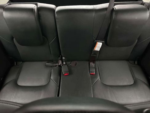 Used 2024 Nissan Armada SV image 10