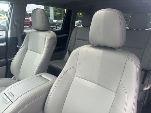 Used 2019 Toyota Highlander XLE AWD/4WD image 47