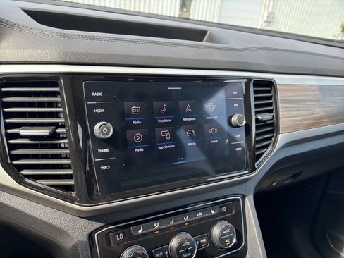 Used 2023 Volkswagen Atlas SEL AWD/4WD image 25