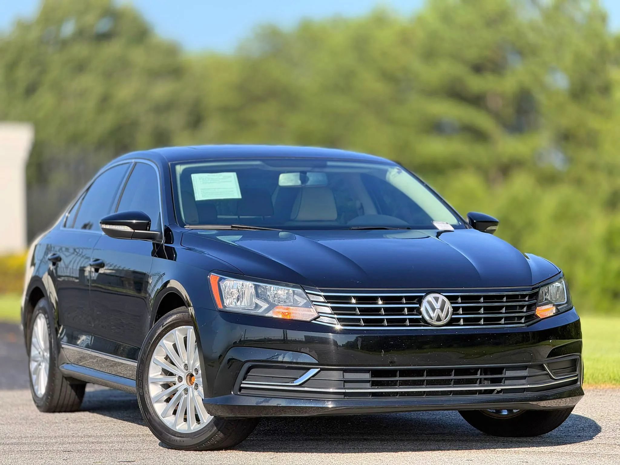 Used 2016 Volkswagen Passat 1.8T SE FWD image 4
