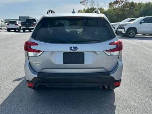 Used 2022 Subaru Forester Premium image 4