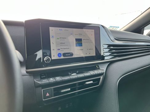 Used 2025 Toyota Camry SE image 21