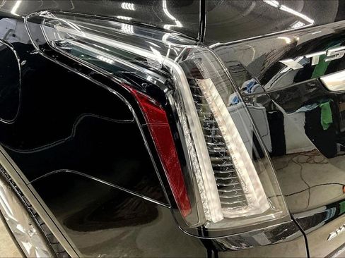 Certified 2024 Cadillac XT5 Sportv w/ LPO, Floor Liner Package AWD/4WD image 23