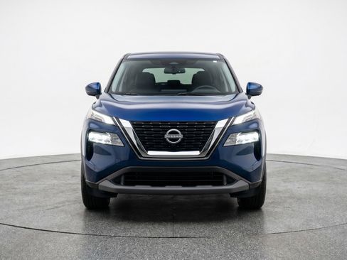 Used 2025 Nissan Rogue SV FWD image 2