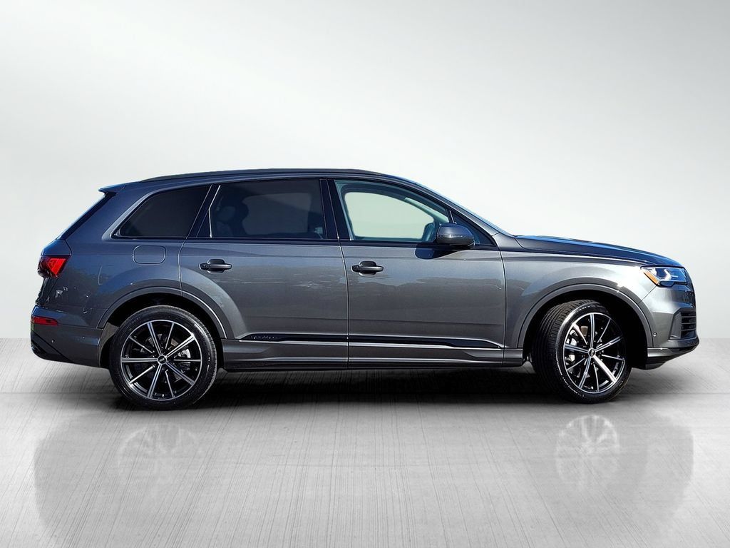 Used 2022 Audi Q7 3.0T Premium Plus w/ Premium Plus Package AWD/4WD image 3