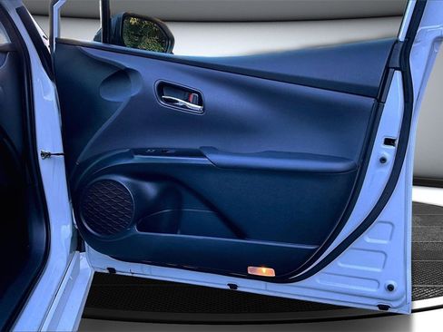 Used 2022 Toyota Prius L Eco image 28