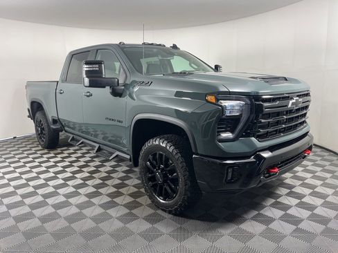 Used 2025 Chevrolet Silverado 2500 LT w/ Trail Boss Package AWD/4WD image 6
