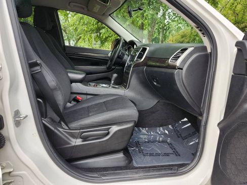 Used 2012 Jeep Grand Cherokee Laredo w/ Laredo E Group AWD/4WD image 5