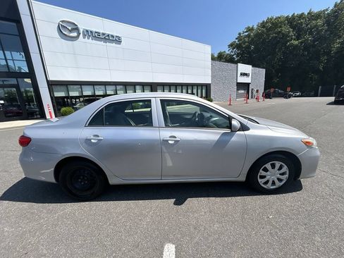 Used 2013 Toyota Corolla L FWD image 9