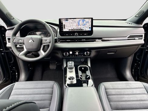 New 2026 Mitsubishi Outlander LE AWD/4WD image 3