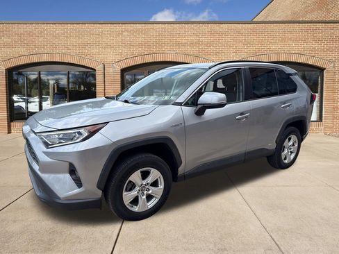 Used 2019 Toyota RAV4 XLE w/ Convenience Package AWD/4WD image 9