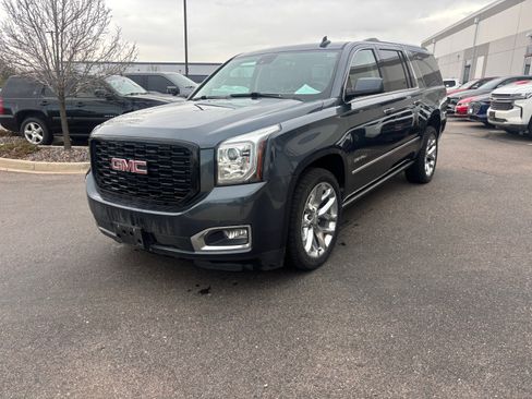 Used 2020 GMC Yukon XL Denali w/ Open Road Package image 3