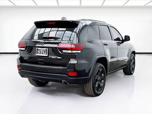 Used 2019 Jeep Grand Cherokee Laredo image 4