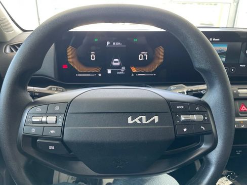 Used 2025 Kia K4 FWD image 12