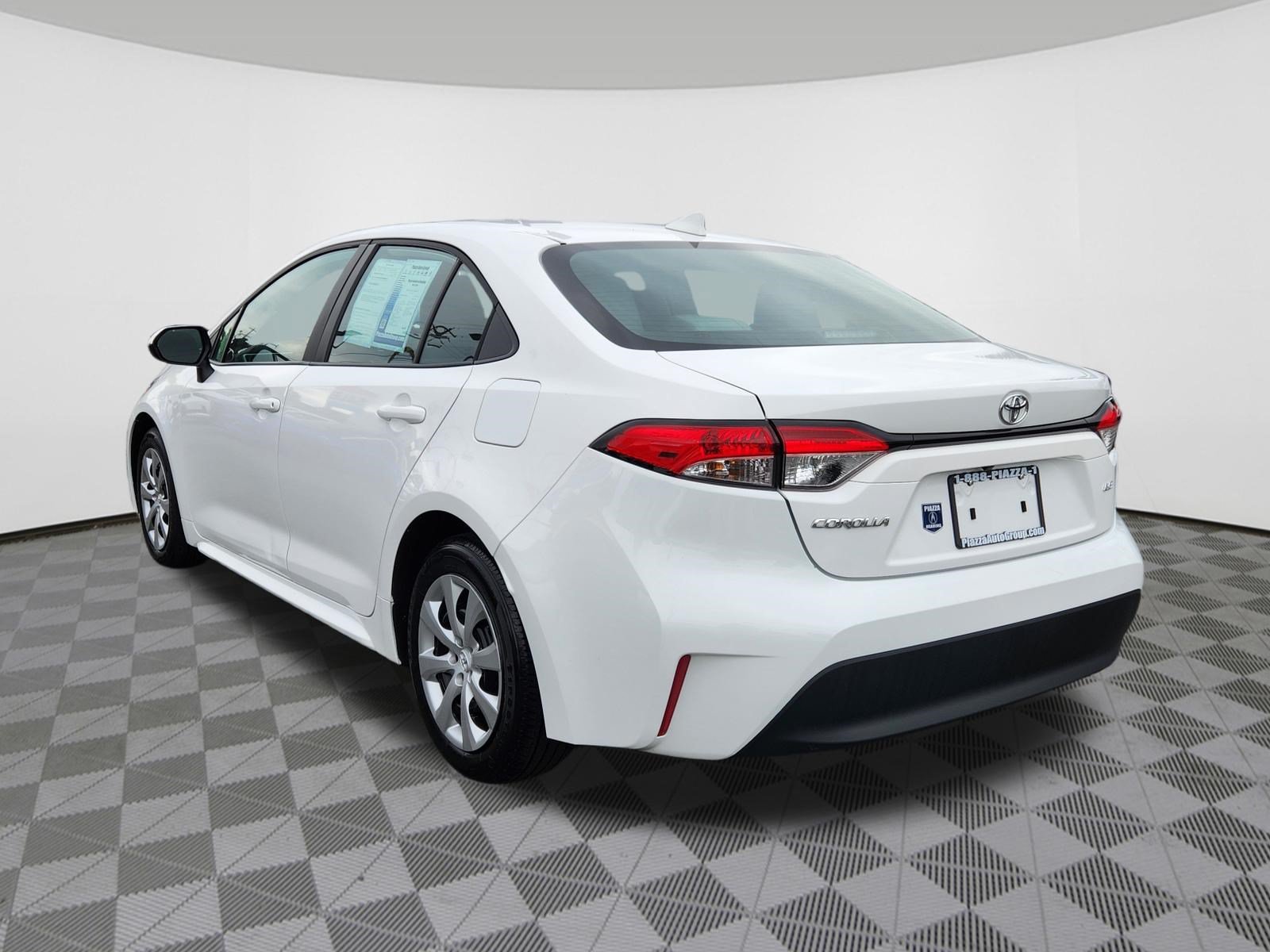 Used 2025 Toyota Corolla LE FWD image 3