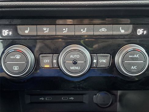 Used 2024 Volkswagen Taos SE image 16