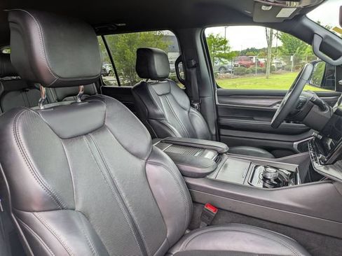 Used 2024 Jeep Wagoneer Series II w/ Flexible Seating Group RWD image 38