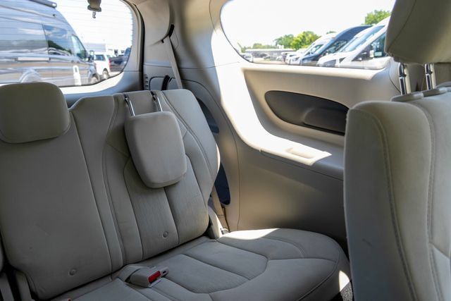 Used 2017 Chrysler Pacifica Touring FWD image 52