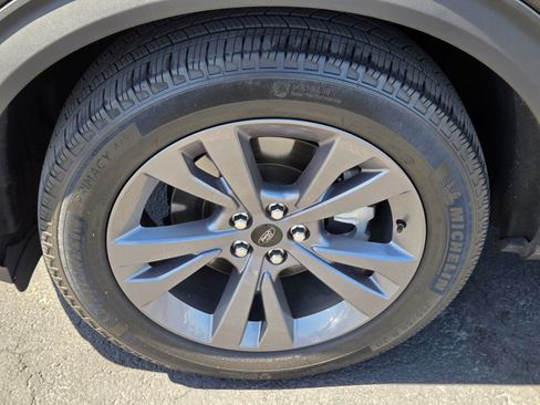 Certified 2023 Ford Explorer XLT w/ Equipment Group 202A RWD image 9
