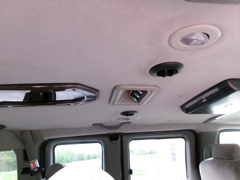 Used 2008 GMC Savana 1500 w/ Preferred Equipment Group RWD image 15