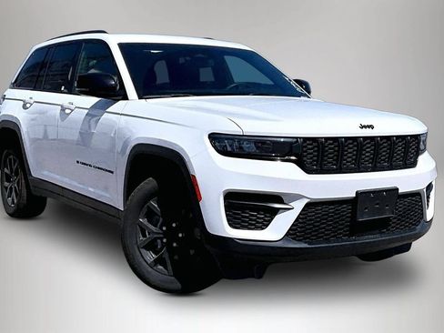 Used 2024 Jeep Grand Cherokee Altitude AWD/4WD image 1