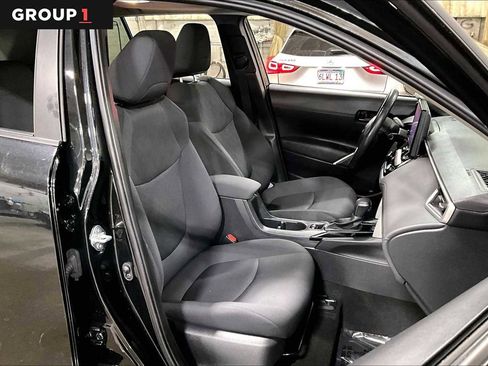 Certified 2024 Toyota Corolla Cross LE image 9