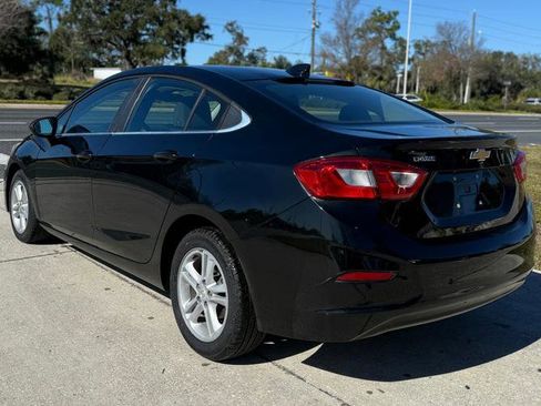 Used 2018 Chevrolet Cruze LT image 3